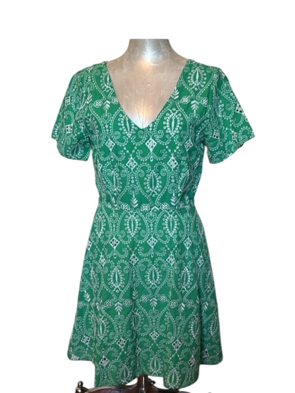 Draper James RSVP Green Embroidered Eyelet Dress Small Short Sleeve V-Neck S